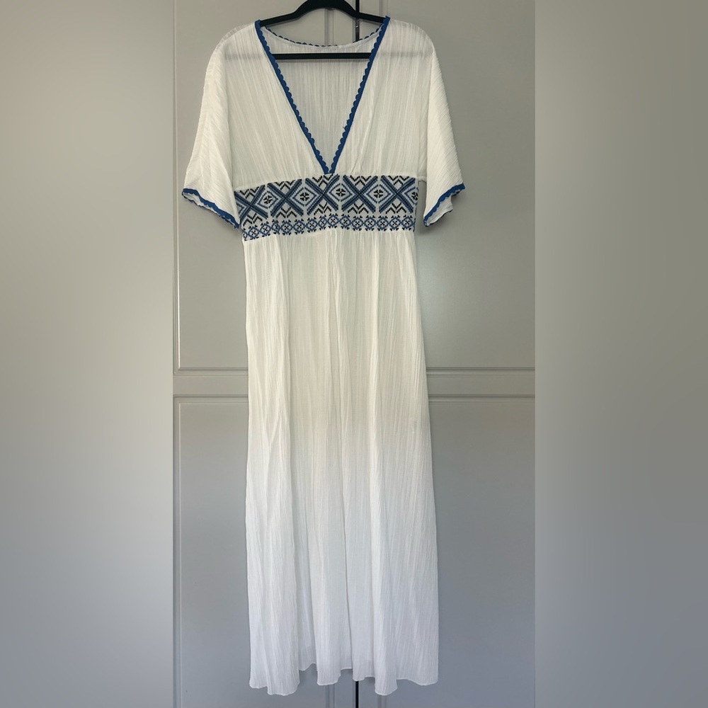 SHEIN White Top with Black Label Detail - Picture 2 of 3
